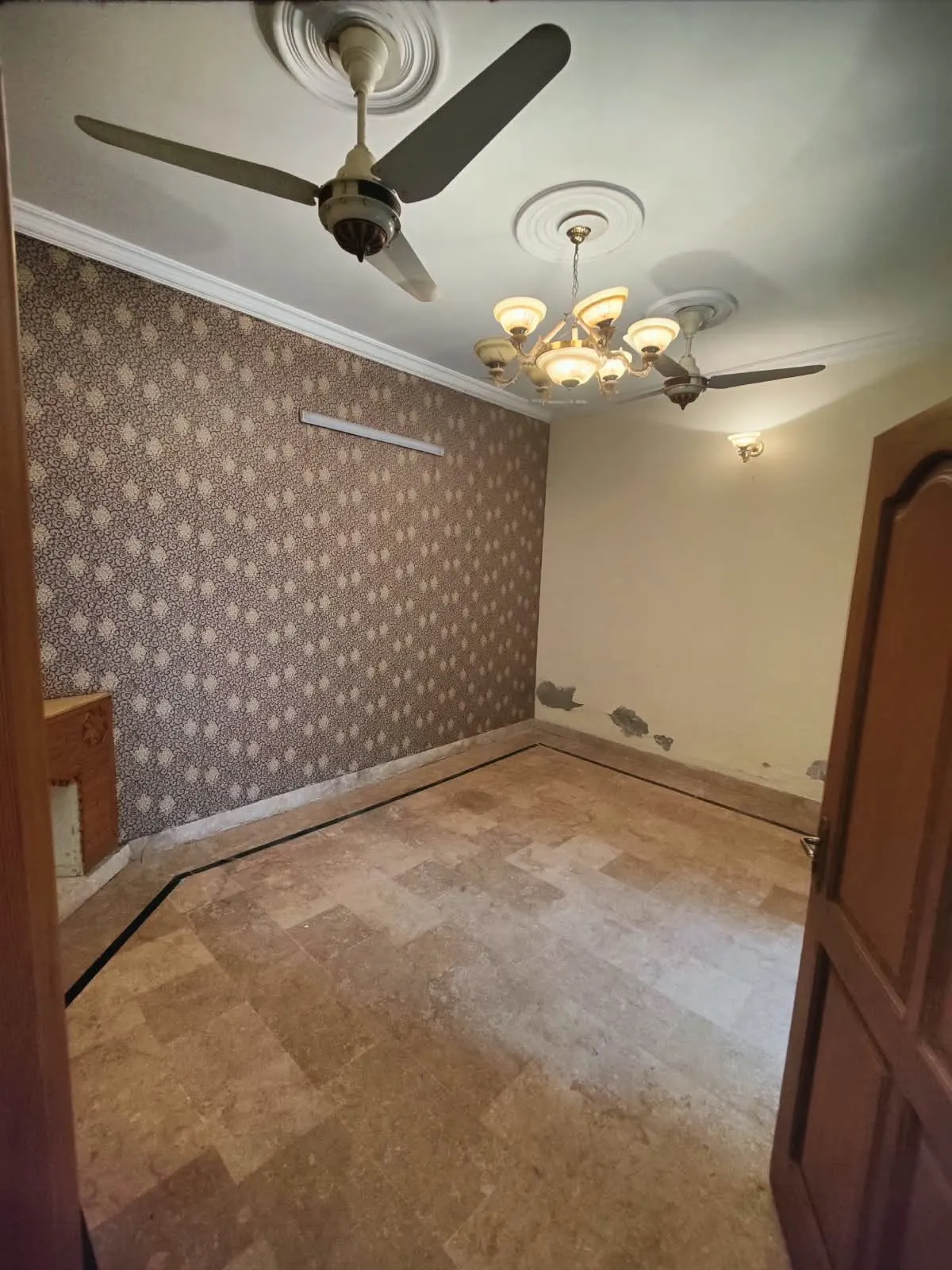 10 Marla double store for rent 